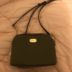 Micheal kors cross shoulder bag